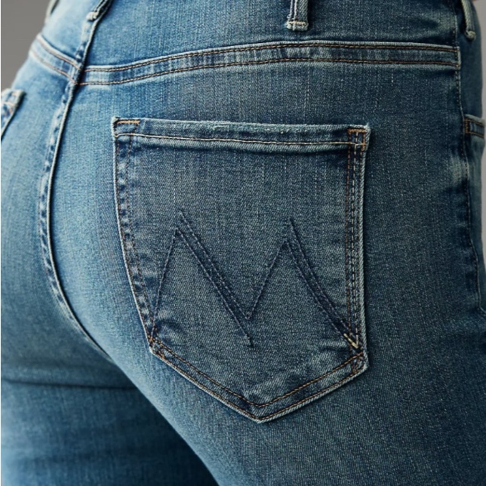 Mother Jeans. The Hustler Ankle Fray. Color: healing Jar. Size 26